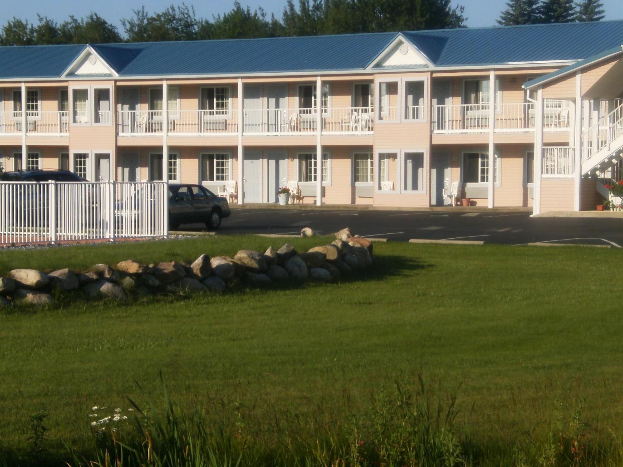 Great Lakes Inn Макино Сити Екстериор снимка