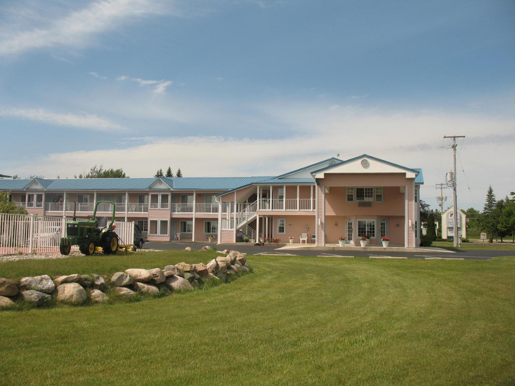 Great Lakes Inn Макино Сити Екстериор снимка