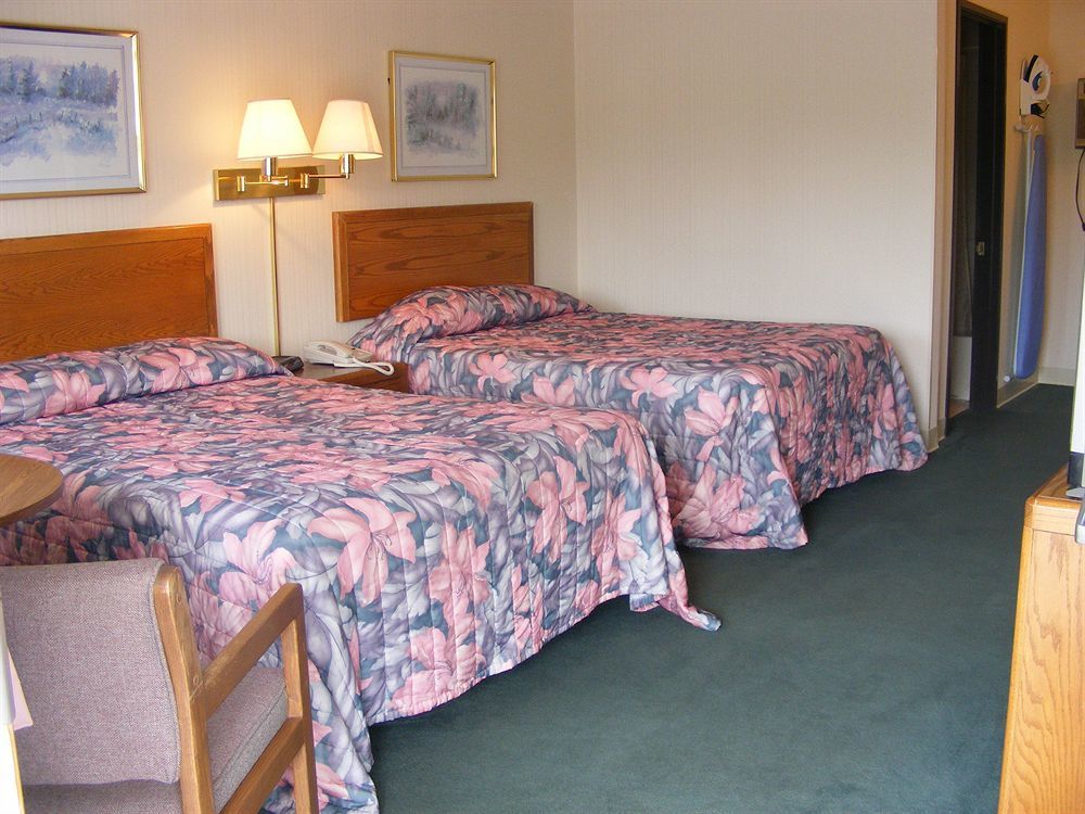 Great Lakes Inn Макино Сити Екстериор снимка