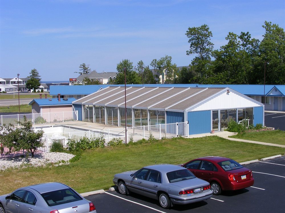 Great Lakes Inn Макино Сити Екстериор снимка
